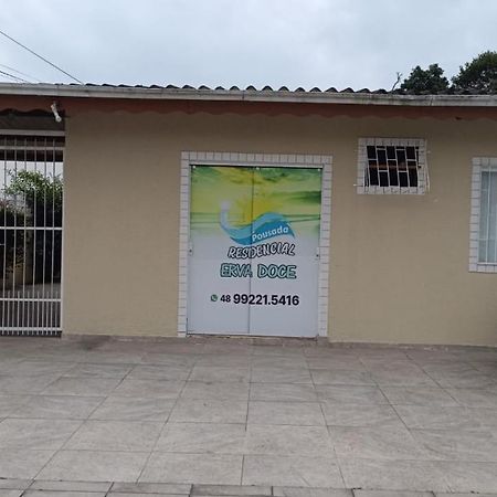 Residencial Erva Doce - 400M Da Praia De Canasvieiras フロリアノポリス エクステリア 写真